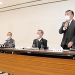 会見する大崎尚樹校長（右）ら＝市川町役場
