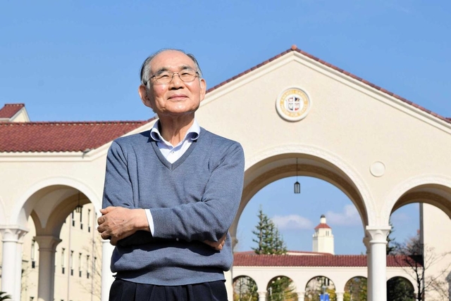 電波天文学者で関西学院大理工学部教授の中井直正さん＝三田市、関西学院大