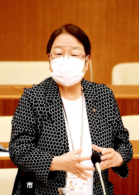 議場で任期満了での退任を表明した宝塚市の中川智子市長＝８日午前、宝塚市東洋町