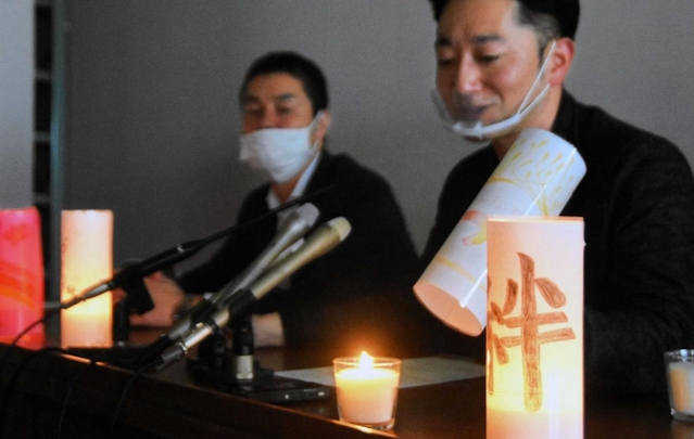 阪神・淡路大震災の追悼行事「１・１７のつどい」で、実行委員会が導入を決めた「紙灯籠」。新型コロナウイルスの影響で竹灯籠が例年より集まらないことが背景にある＝神戸市役所