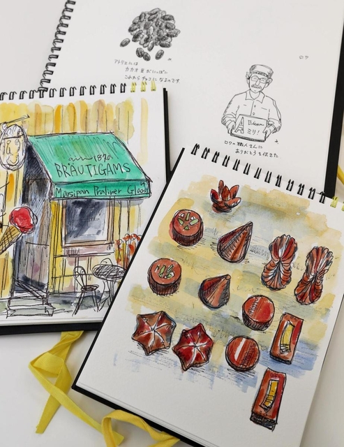 木野内美里さんが訪れた世界各地で、チョコレートやショップ、職人などを描いたスケッチブック＝神戸市中央区浪花町（撮影・辰巳直之）