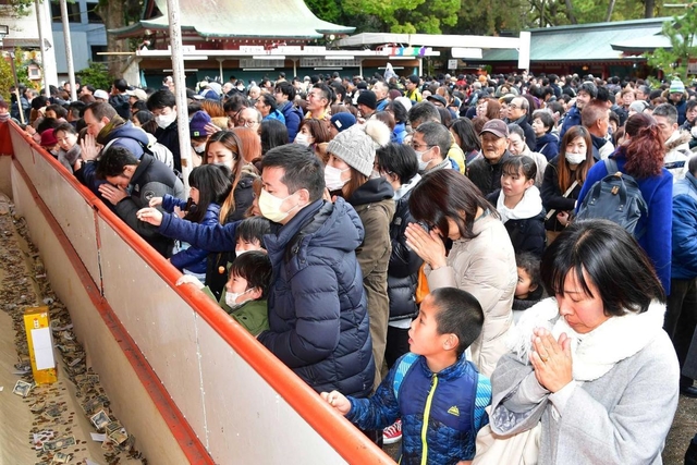 ２０２０年の初詣の様子。来年はこうした光景はなくなりそうだ＝神戸市長田区長田町３、長田神社