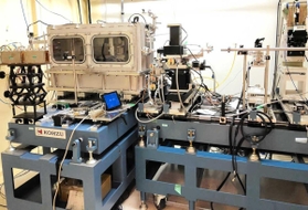 スプリング８で「はやぶさ２」の砂の分析に使う予定という装置（土山さん提供）