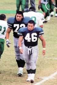 京大のアメフト選手時代の大久保さん（手前の４６番、本人提供）