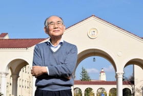 電波天文学者で関西学院大理工学部教授の中井直正さん＝三田市、関西学院大