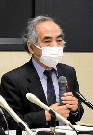 感染状況について説明する毛利好孝所長＝姫路市防災センター