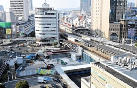 来年９月まで、一部がイベント会場として活用されるＪＲ西日本の駅ビル建設予定地＝神戸市中央区雲井通８（撮影・後藤亮平）