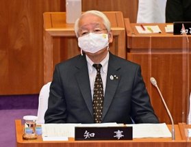 次の兵庫県知事選に出馬しないこと表明した井戸敏三知事＝１１日午前、神戸市中央区（撮影・秋山亮太）
