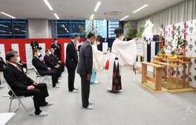 サンテレビ新社屋の竣工式＝２４日午後、神戸市中央区東川崎町１