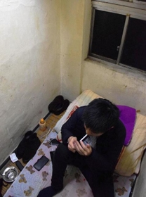 １畳の部屋。睡眠を取る目的なら十分な広さ＝神戸市兵庫区新開地５