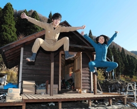 理想のキャンプ場開設を目指す上山恭平さん、知沙子さん夫婦＝兵庫県香美町小代区新屋（撮影・辰巳直之）