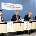 コロナ治療薬を共同開発することを発表した神戸大の森教授（左端）ら＝１日午後、兵庫県庁