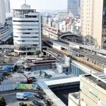 来年９月まで、一部がイベント会場として活用されるＪＲ西日本の駅ビル建設予定地＝神戸市中央区雲井通８（撮影・後藤亮平）