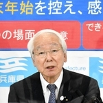 新型コロナウイルス対策について説明する井戸敏三知事＝１０日午後、兵庫県庁