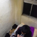 １畳の部屋。睡眠を取る目的なら十分な広さ＝神戸市兵庫区新開地５