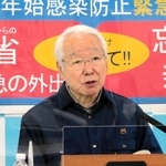 新型コロナウイルス感染防止のため、年末年始の帰省や不要不急の外出などを控えるよう訴える井戸敏三知事＝３０日午後、兵庫県庁