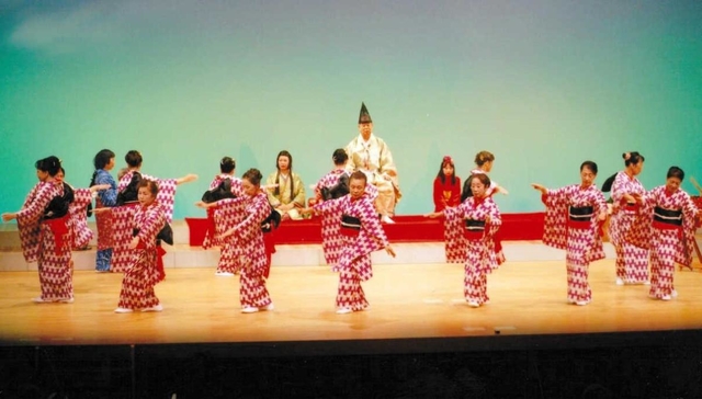 三田市のイベントで披露された郷土芸能「御殿踊り」。存続危機とされている＝２０１９年９月、三田市天神１（三田市文化協会提供）