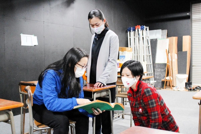 「丈夫な教室」の稽古風景＝大阪市内