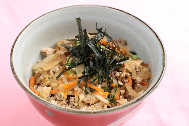 タンパク質が豊富でヘルシーな豆腐どんぶり