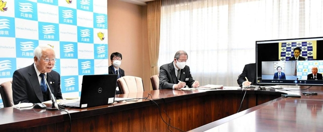 緊急事態宣言の再発令を政府に要請するよう決定した兵庫、大阪、京都３府県のオンライン知事会議＝９日午前、兵庫県庁