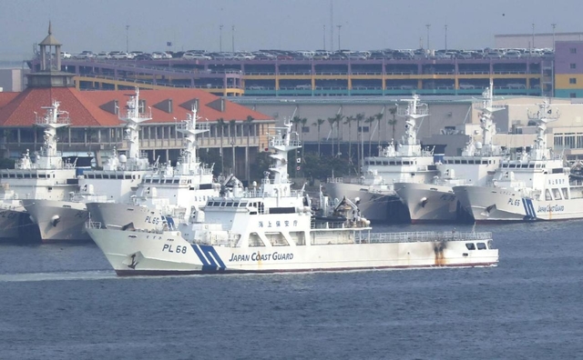 神戸港に集まった海上保安庁の巡視船＝２０１９年６月