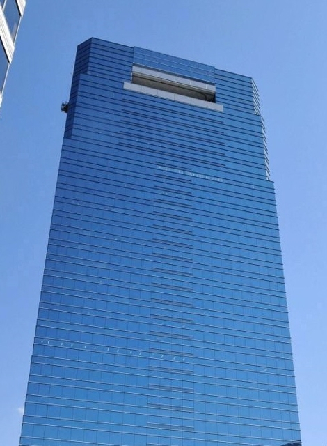 兵庫労働局が入るビル＝神戸市中央区東川崎町１