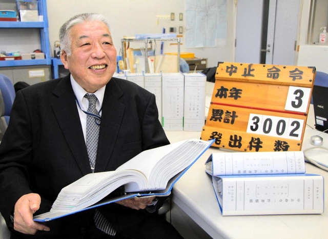 暴力団の手口や対処法を話す、兵庫県警暴力団対策課の西牟田実警部補＝神戸市中央区下山手通５