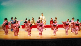三田市のイベントで披露された郷土芸能「御殿踊り」。存続危機とされている＝２０１９年９月、三田市天神１（三田市文化協会提供）