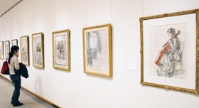 迎賓館赤坂離宮の壁画のためのスケッチ、下絵が並ぶ一画＝神戸市立小磯記念美術館