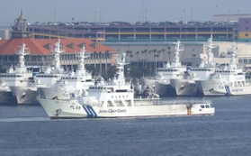 神戸港に集まった海上保安庁の巡視船＝２０１９年６月