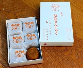 「門戸厄神東光寺御用達」の和菓子店の名物「厄除まんじゅう」