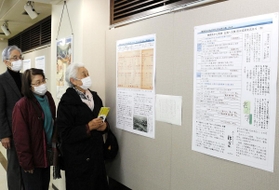 パネル展示を通じて陳舜臣さんの足跡を振り返る特別展＝神戸華僑歴史博物館