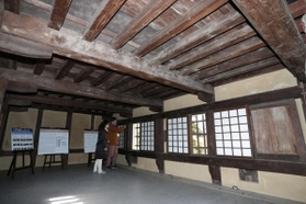 初公開される「ぬの門」の内部＝２９日午前、姫路市本町