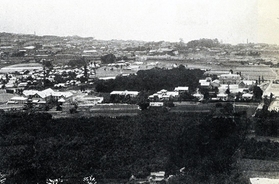 関西学院大のキャンパスがあった１９１５（大正４）年ごろの原田の森（中央）。神戸市は再び、大学誘致を目指す＝写真集「神戸１００年」より