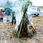 無病息災を祈る「どんど」＝２０１６年１月、豊岡市竹野町小丸（豊岡市提供）
