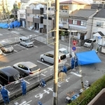 白昼の路上で発砲事件があった尼崎市の現場。神戸山口組系組長ら２人が撃たれ、重傷を負った＝２０２０年１１月３日、同市稲葉元町２