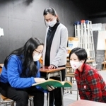 「丈夫な教室」の稽古風景＝大阪市内