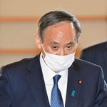 首相官邸に入る菅首相＝７日午前