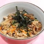 タンパク質が豊富でヘルシーな豆腐どんぶり