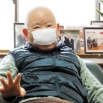 拉致問題の解決を求める有本明弘さん＝神戸市長田区