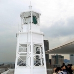 公開が中止された神戸メリケンパークオリエンタルホテルの灯台。全壊した旧ホテルにあった震災遺構だ＝２０２０年１月１７日、神戸市中央区波止場町