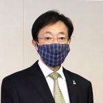 市民に感染防止策の徹底を呼び掛ける久元喜造市長＝神戸市役所