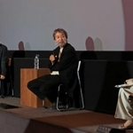 作品に込めた思いを語る安達もじりさん（左）と京田光広さん（中央）＝ＯＳシネマズミント神戸（撮影・吉田敦史）