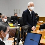 新型コロナウイルス感染症対策本部会議の冒頭であいさつする井戸敏三知事＝２２日午後、神戸市中央区、兵庫県災害対策センター（撮影・前川茂之）