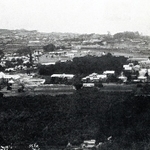 関西学院大のキャンパスがあった１９１５（大正４）年ごろの原田の森（中央）。神戸市は再び、大学誘致を目指す＝写真集「神戸１００年」より