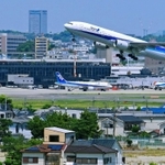 大阪（伊丹）空港＝大阪府豊中市蛍池西町３