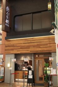 神戸元町商店街にオープンした「くり松」神戸本店（撮影・斎藤雅志）