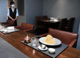 「くり松」神戸本店の店内（撮影・斎藤雅志）