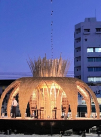 ２０１９年１０月にあった高知県のイベントで制作した巨大なモニュメント（くさかんむり提供）