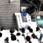 大阪の中学生が訪れた加西市の鶉野飛行場跡。平和学習ができる場所として、兵庫県外からの来場が期待される＝２０２０年９月、加西市鶉野町